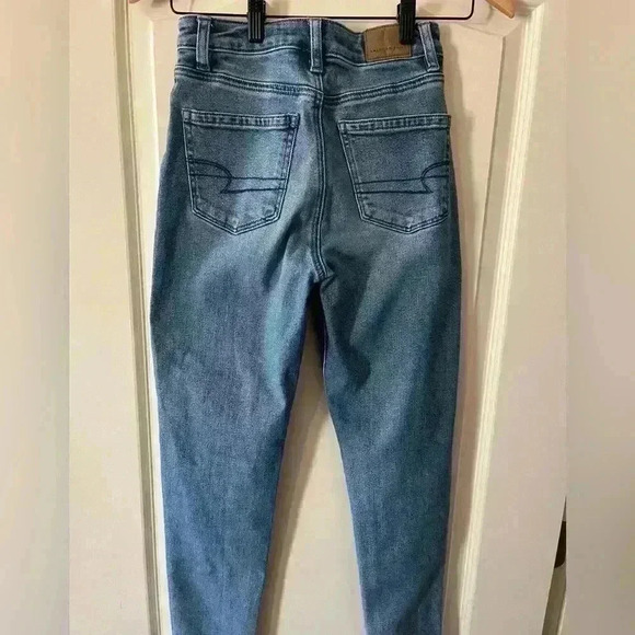 (EUC) American Eagle Medium Wash Jeans Size 00 - Picture 5 of 9